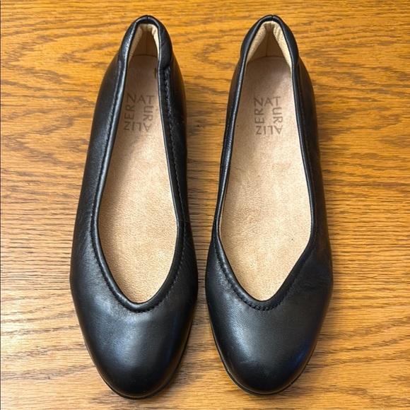 Naturalizer Black Flats Timeless Minimalist Design - Picture 1 of 4